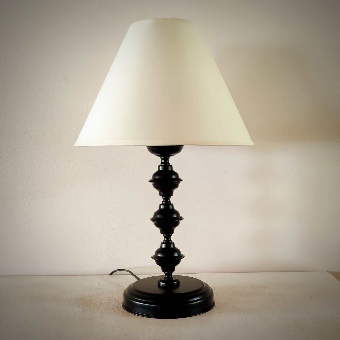 Класическа настолна / нощна лампа | с включен абажур | метална | Ч НЛ 11 |