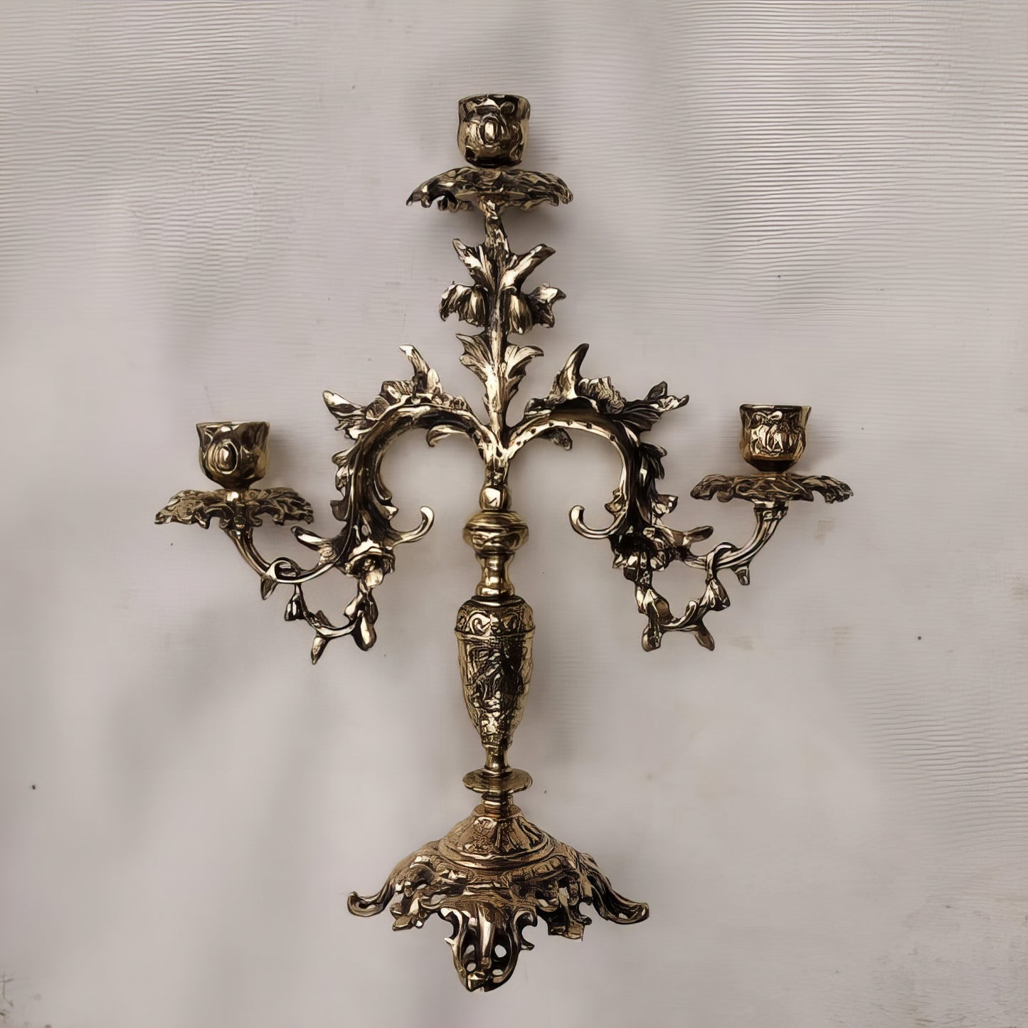 Луксозен троен свещник | лят месинг | старинен | класически барок | Модел №2 | СВ 11 |