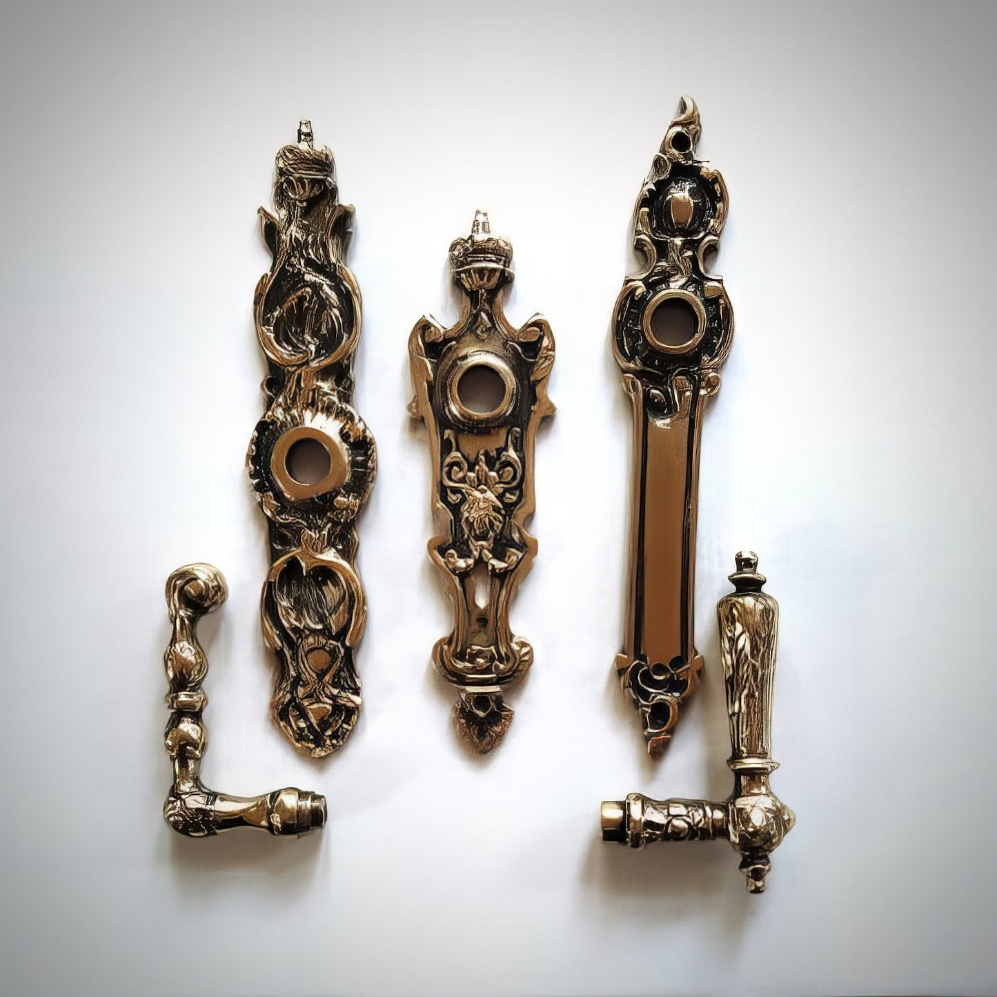 Старинна барокова луксозна брава с корона и лъв | Б 10 |